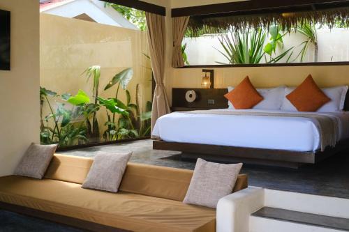 Nala Villas — outdoor dining area with pool views